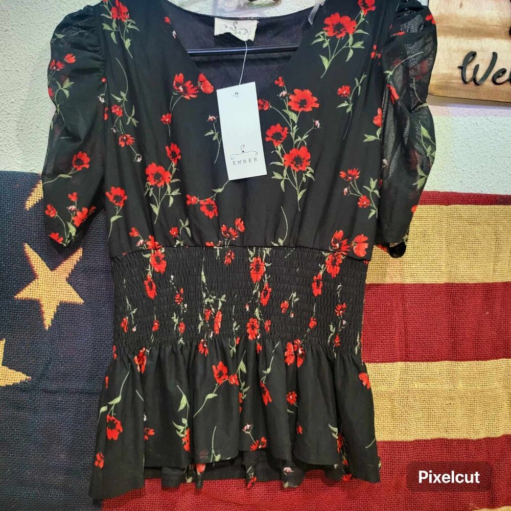 black floral blouse by EMBER. size S NWT